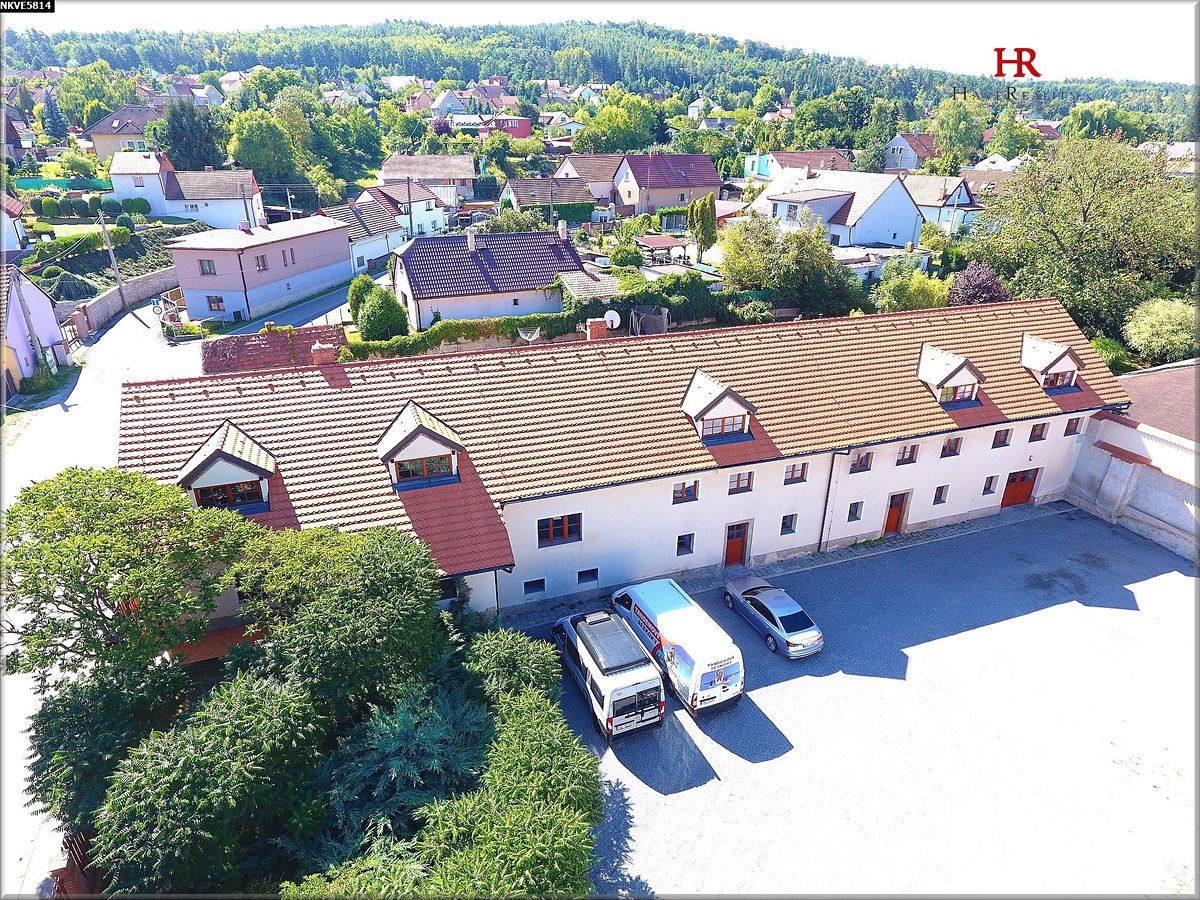 Prodej rodinného domu 800 m², pozemek 2456 m²